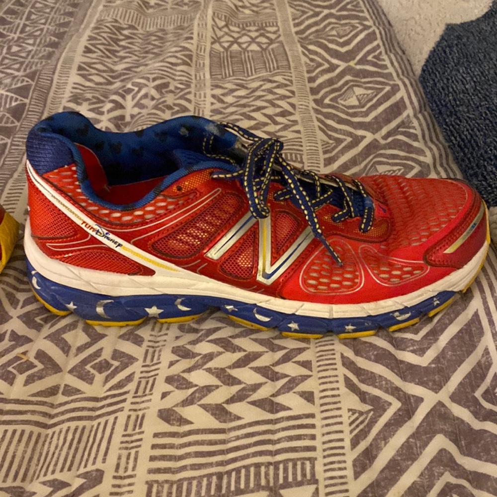 Mens run Disney shoes!!